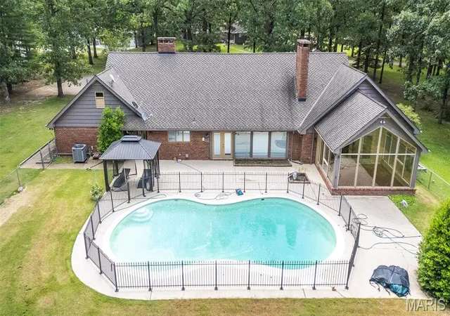 3rd image of 1301 Lurlyn Dr, Poplar Bluff, MO 63901 | MLS# MIS26037910