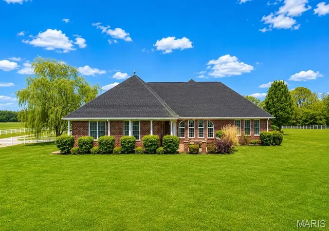 Photo 4 of Sale Pending at 11447 Hwy D, Dixon, MO 65459 | MLS# MIS26037917 | Listing updated on 2026-10-10