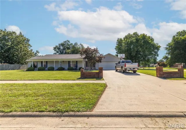 Homes for sale in Sikeston, MO | 212 Foust Dr, Sikeston, MO 63801 | MLS# MIS26037918