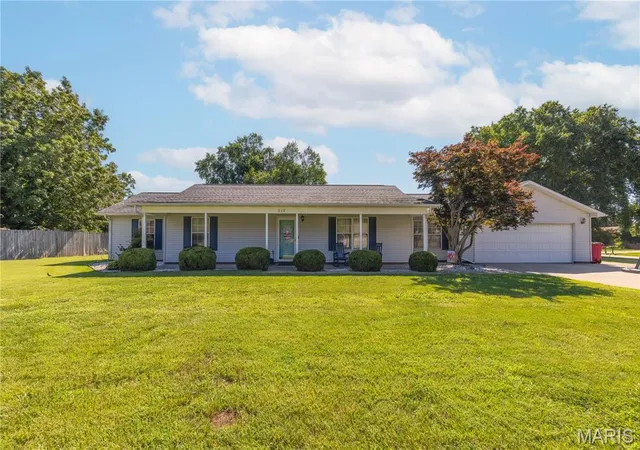 Homes for sale in Sikeston, MO | 212 Foust Dr, Sikeston, MO 63801 | MLS# MIS26037918