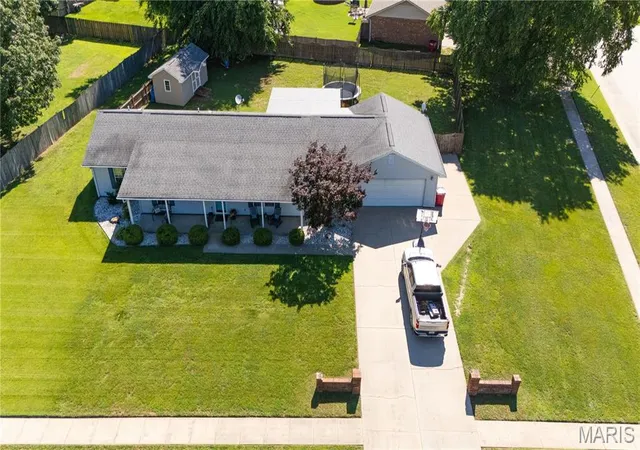 Homes for sale in Sikeston, MO | 212 Foust Dr, Sikeston, MO 63801 | MLS# MIS26037918