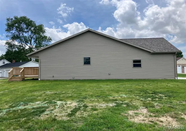 Homes for sale in Carlyle, IL | 1450 Hodapp Ct, Carlyle, IL 62231 | MLS# MIS26037922