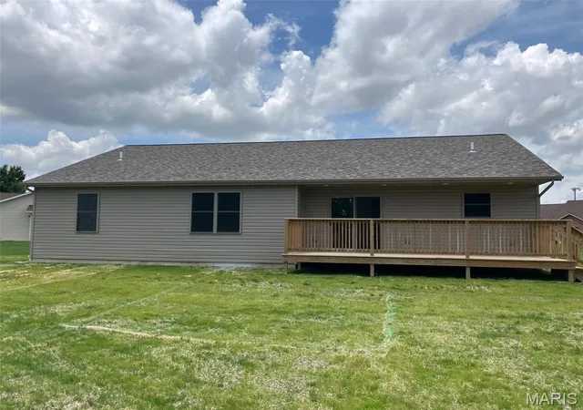 Homes for sale in Carlyle, IL | 1450 Hodapp Ct, Carlyle, IL 62231 | MLS# MIS26037922
