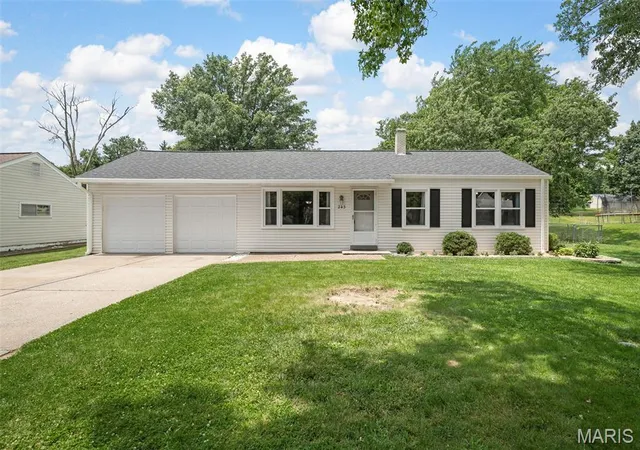 Homes for sale in Ballwin, MO | 243 Dennison Dr, Ballwin, MO 63021 | MLS# MIS26037936