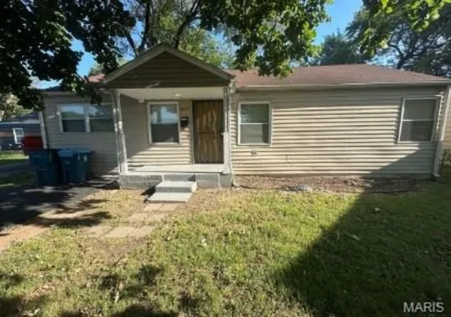 Homes for sale in Ferguson, MO | 627 Ferguson Ave, Ferguson, MO 63135 | MLS# MIS26037942