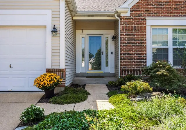 Photo 2 of Sale Pending at 1049 Cambridge Way Dr, Chesterfield, MO 63017 | MLS# MIS26037946 | Listing updated on 2026-10-20