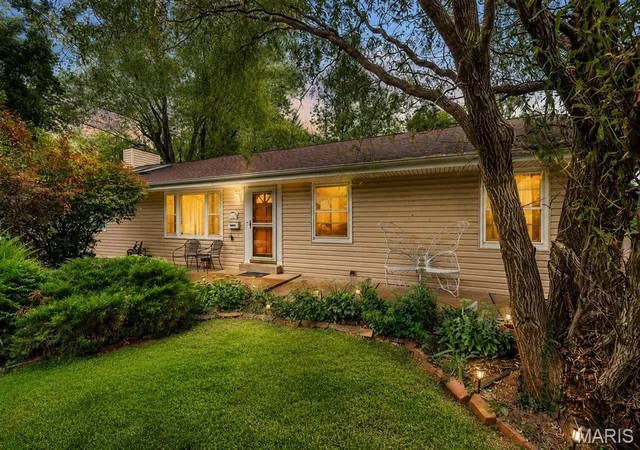 Photo 1 of Single family home for sale at 14 Shireford Ln, Saint Louis, MO 63135 | MLS# MIS26037949 | Listing updated on 2026-08-25