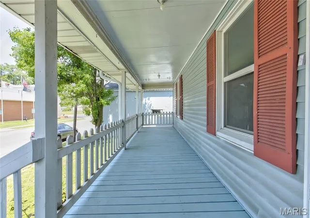 Homes for sale in East Alton, IL | 133 E Alton Ave, East Alton, IL 62024 | MLS# MIS26037959