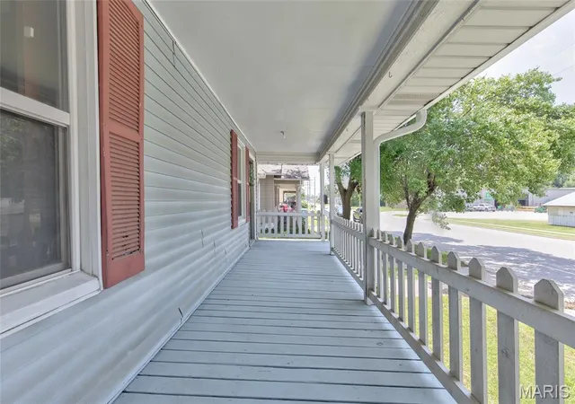 Homes for sale in East Alton, IL | 133 E Alton Ave, East Alton, IL 62024 | MLS# MIS26037959