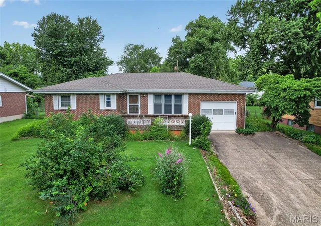 Homes for sale in Waynesville, MO | 108 Hull Dr, Waynesville, MO 65583 | MLS# MIS26037974