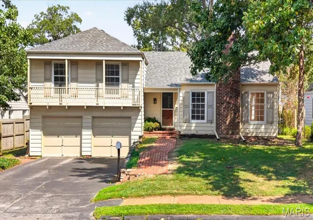 Photo 1 of Single family home for sale at 621 Windrush Dr, Kirkwood, MO 63122 | MLS# MIS26037975 | Listing updated on 2026-09-21