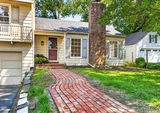 Photo 2 of Single family home for sale at 621 Windrush Dr, Kirkwood, MO 63122 | MLS# MIS26037975 | Listing updated on 2026-09-21