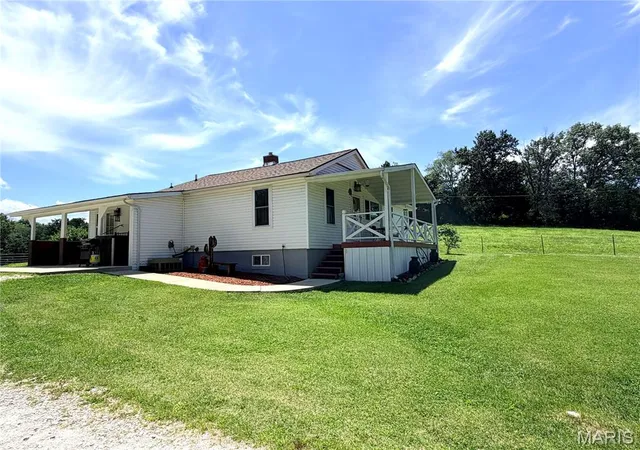 Homes for sale in St Clair, MO | 1086 Mill Hill Rd, St Clair, MO 63077 | MLS# MIS26037980