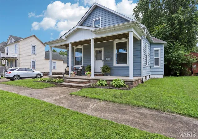 Homes for sale in Litchfield, IL | 402 E Ryder St, Litchfield, IL 62056 | MLS# MIS26038005