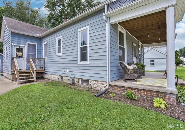Homes for sale in Litchfield, IL | 402 E Ryder St, Litchfield, IL 62056 | MLS# MIS26038005