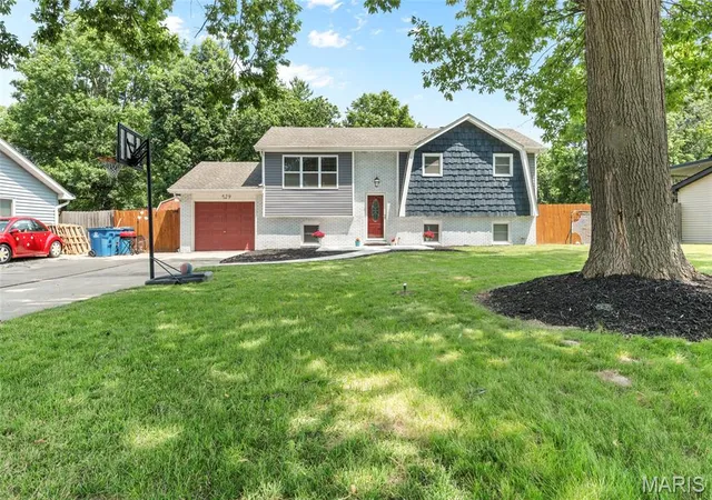 Homes for sale in Bethalto, IL | 729 Albers Ln, Bethalto, IL 62010 | MLS# MIS26038017