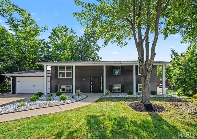 Homes for sale in Lake Saint Louis, MO | 4 Lussac Ct, Lake Saint Louis, MO 63367 | MLS# MIS26038024