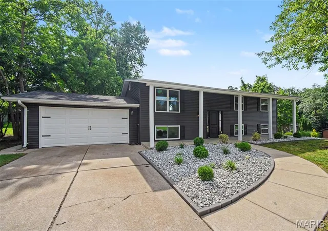 Homes for sale in Lake Saint Louis, MO | 4 Lussac Ct, Lake Saint Louis, MO 63367 | MLS# MIS26038024