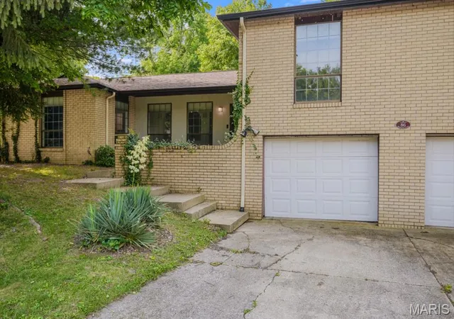 Homes for sale in Highland, IL | 86 Memorial Ct, Highland, IL 62249 | MLS# MIS26038026