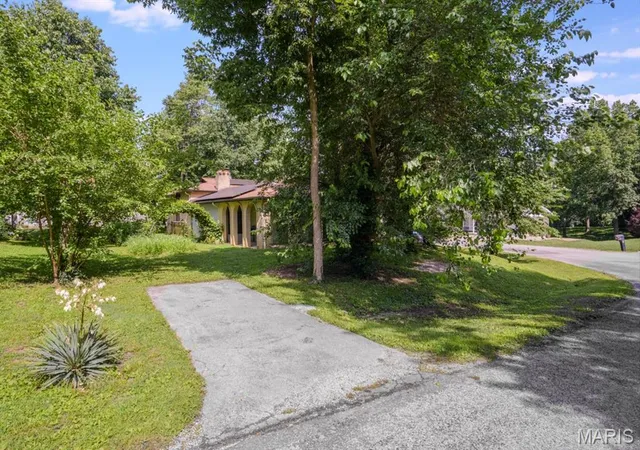 Homes for sale in Highland, IL | 86 Memorial Ct, Highland, IL 62249 | MLS# MIS26038026