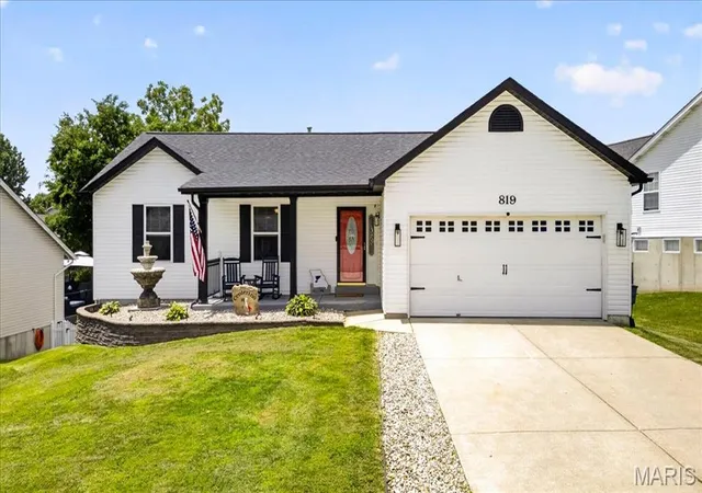 1st image of 819 Glenhaven Dr, O Fallon, MO 63366 | MLS# MIS26038028