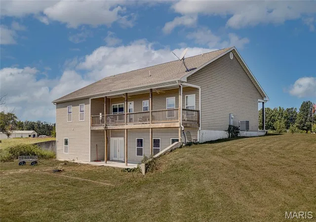 Photo 3 of Single family home for sale at 1042 Meadowbrook Ct, Farmington, MO 63640 | MLS# MIS26038054 | Listing updated on 2026-09-24
