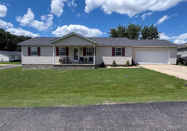 Homes for sale in Poplar Bluff, MO | 523 Sunny Valley Ln, Poplar Bluff, MO 63901 | MLS# MIS26038061