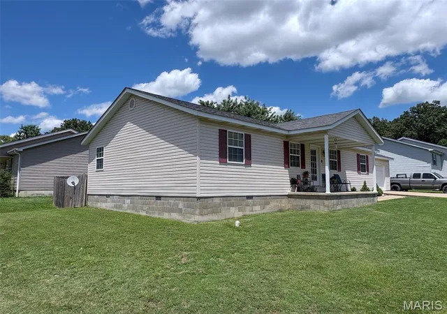 Homes for sale in Poplar Bluff, MO | 523 Sunny Valley Ln, Poplar Bluff, MO 63901 | MLS# MIS26038061