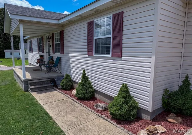 Homes for sale in Poplar Bluff, MO | 523 Sunny Valley Ln, Poplar Bluff, MO 63901 | MLS# MIS26038061