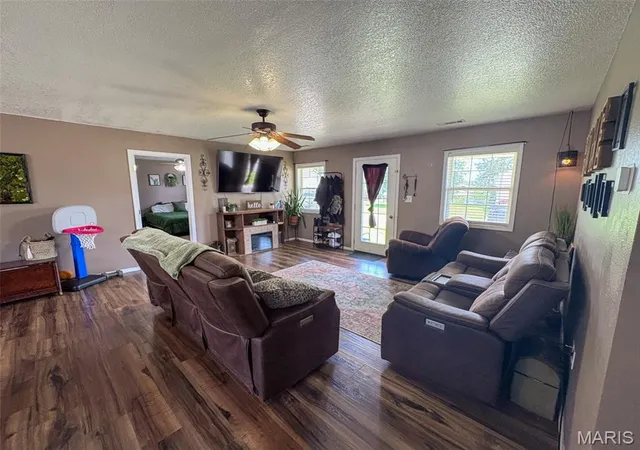 4th image of 523 Sunny Valley Ln, Poplar Bluff, MO 63901 | MLS# MIS26038061
