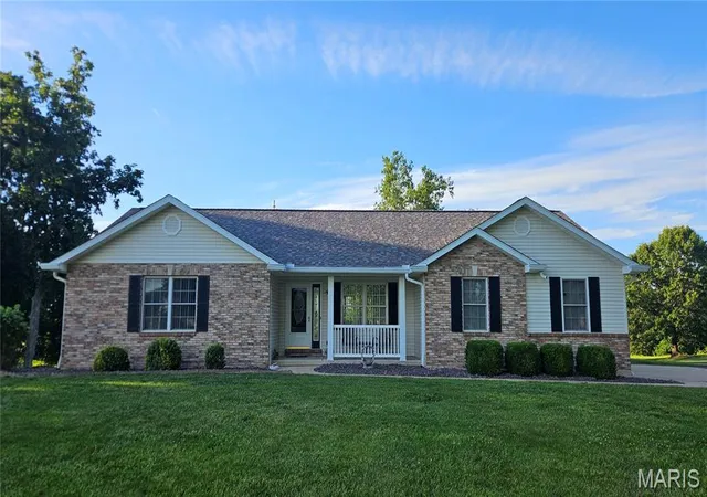 Homes for sale in Winfield, MO | 451 Birkhead Rd, Winfield, MO 63389 | MLS# MIS26038062
