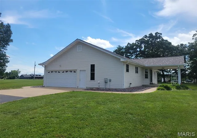 Homes for sale in Winfield, MO | 451 Birkhead Rd, Winfield, MO 63389 | MLS# MIS26038062