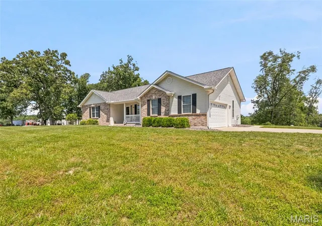 Homes for sale in Winfield, MO | 451 Birkhead Rd, Winfield, MO 63389 | MLS# MIS26038062