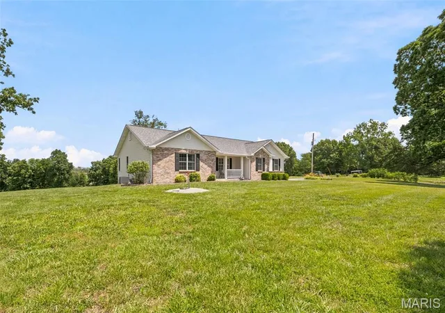 Homes for sale in Winfield, MO | 451 Birkhead Rd, Winfield, MO 63389 | MLS# MIS26038062