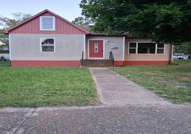 1st image of 303 W 8th St, Salem, MO 65560 | MLS# MIS26038068