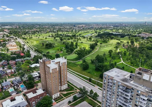 Photo 3 of Condo for sale at 625 S Skinker Blvd #301, Saint Louis, MO 63105 | MLS# MIS26038086 | Listing updated on 2026-08-17