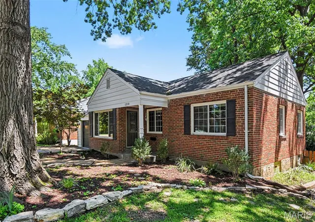 Homes for sale in Webster Groves, MO | 1310 Lanvale Dr, Webster Groves, MO 63119 | MLS# MIS26038098