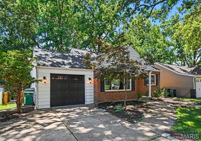 Homes for sale in Webster Groves, MO | 1310 Lanvale Dr, Webster Groves, MO 63119 | MLS# MIS26038098