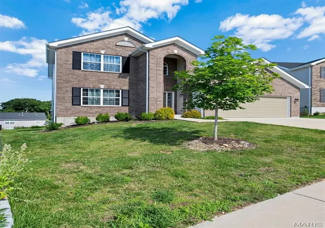 Homes for sale in Fenton, MO | 2775 Winding Valley Dr, Fenton, MO 63026 | MLS# MIS26038114