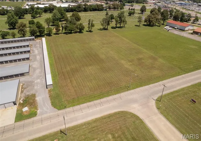 3rd image of 1168 Stallcup Dr, Sikeston, MO 63801 | MLS# MIS26038115