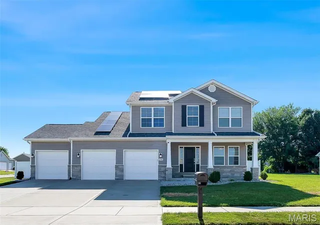 Homes for sale in Shiloh, IL | 3558 Chippewa Dr, Shiloh, IL 62221 | MLS# MIS26038135