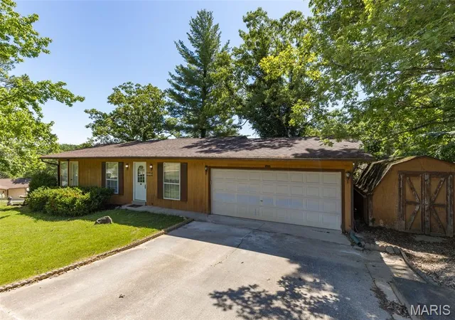 Photo 3 of Sale Pending at 208 Rue Marne, Bonne Terre, MO 63628 | MLS# MIS26038142 | Listing updated on 2026-09-04