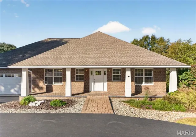 Photo 1 of Single family home for sale at 7912 Diamond Springs Dr, Godfrey, IL 62035 | MLS# MIS26038176 | Listing updated on 2026-10-23
