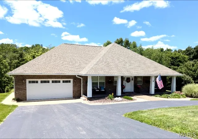 Photo 3 of Single family home for sale at 7912 Diamond Springs Dr, Godfrey, IL 62035 | MLS# MIS26038176 | Listing updated on 2026-10-23