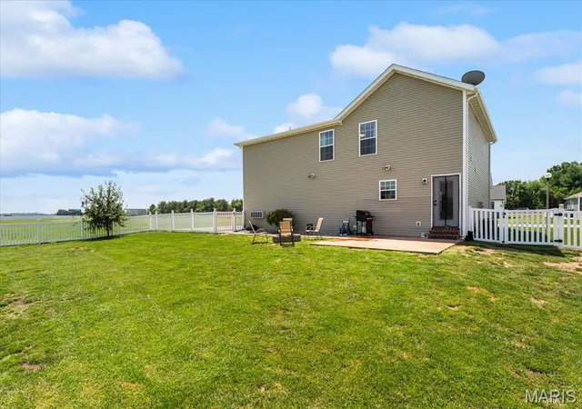 Homes for sale in Breese, IL | 10009 Patriot Dr, Breese, IL 62230 | MLS# MIS26038177