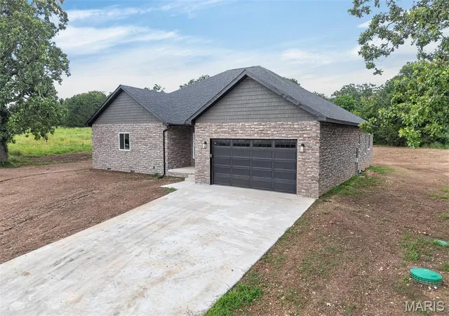 Photo 2 of Single family home for sale at 26780 Ontario Dr, Lebanon, MO 65536 | MLS# MIS26038182 | Listing updated on 2026-09-12