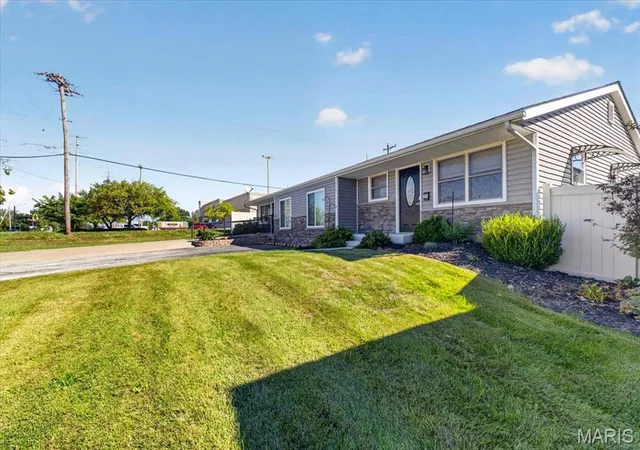 Photo 2 of Multi family home for sale at 916 N Main St, O Fallon, MO 63366 | MLS# MIS26038185 | Listing updated on 2026-10-01