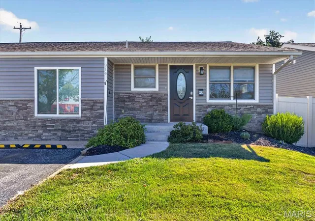 Photo 3 of Multi family home for sale at 916 N Main St, O Fallon, MO 63366 | MLS# MIS26038185 | Listing updated on 2026-10-01