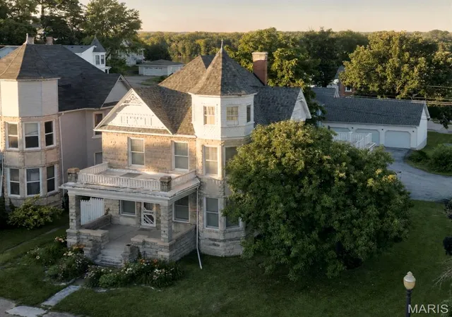 Homes for sale in Louisiana, MO | 215 N 3rd St, Louisiana, MO 63353 | MLS# MIS26038198