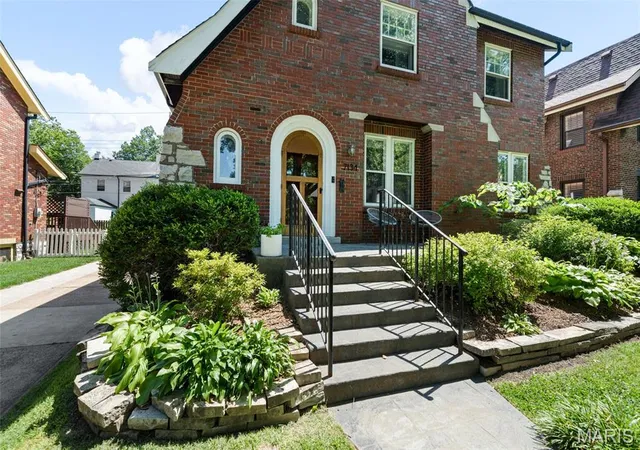 Photo 3 of Sale Pending at 7134 Stanford Ave, Saint Louis, MO 63130 | MLS# MIS26038216 | Listing updated on 2026-08-25